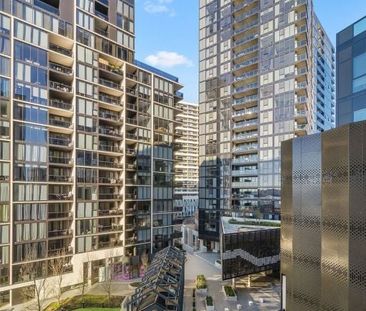 Modern & Stylish One-Bedroom in Central Belconnen - Lake View - Photo 5