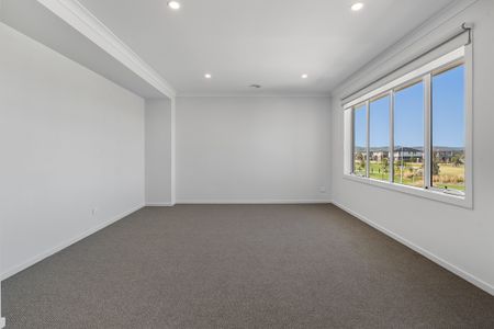 4 Charming Loop, Officer VIC 3809 - House For Rent | Domain - Photo 5