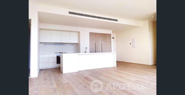 Elegant St Kilda Road Residence with Resort-Style Amenities - Photo 1