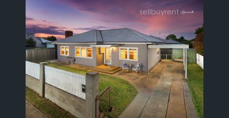 CHARMING CENTRAL LIVING! - Photo 5