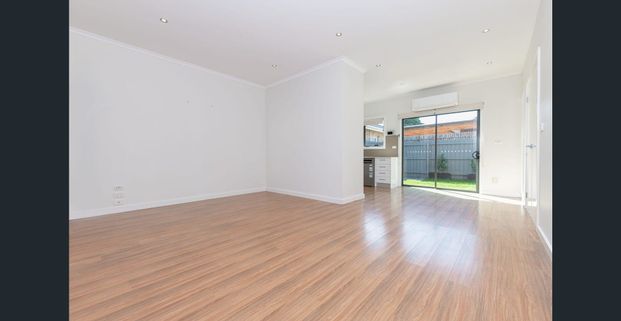 Stylish Townhouse - Photo 1