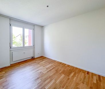 Moderne 3.5-Zi. Wohnung mit viel Licht und Platz - Photo 4