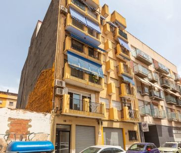 Room in a shared 4-bedroom apartment for rent in Torrefiel, Valencia - Photo 5
