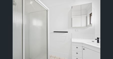 Spacious 4bedrooms upper Level unit for rent! - Photo 4