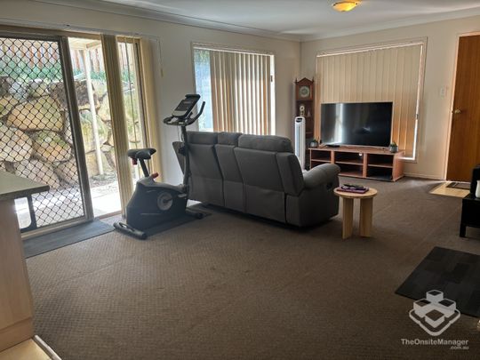 Air-Conditioned Two-Storey Townhouse in Belmont Villas - Photo 1