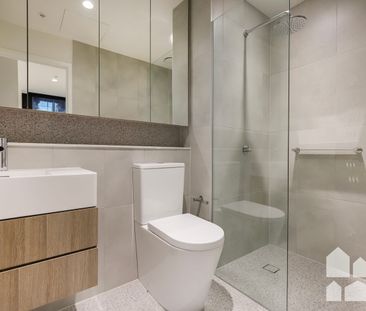 Stylish Apartment with Study, Parking & Amenities - Photo 2