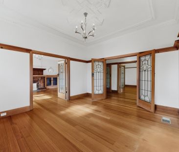 Period beauty in the heart of Oakleigh - Photo 3