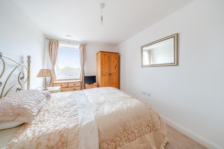 2 bedroom retirement property to rent - Photo 2