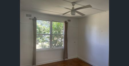 North Family Home - Close to GV Health - Photo 3