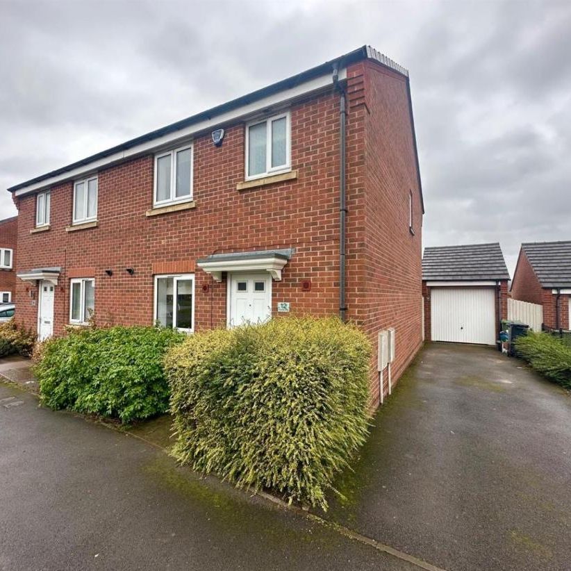 Chandler Drive, Kingswinford - Photo 1