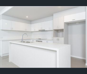 Spacious unit in the heart of Taringa - Photo 3