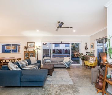 Beautiful Home in a Leafy, Sought-After Suburb - Photo 4