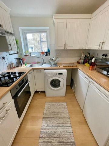 2 Bed Semi-Detached House, Woodhill, SE18 - Photo 5