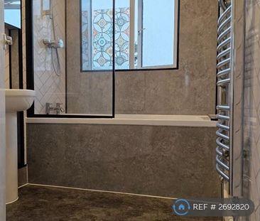 3 bedroom semi-detached house to rent - Photo 4