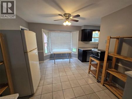 409 CASTLEGROVE Place Unit# Room 3, London, Ontario, N6G1L1 - Photo 4