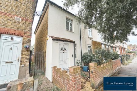 4 bedroom end of terrace house to rent - Photo 5