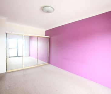 Clean and Quiet 2-Bedroom Unit - Photo 3