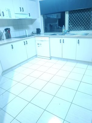 Master Bedroom to Rent - Photo 1