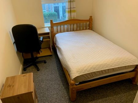 1 bed Apartment - To Let - Photo 2