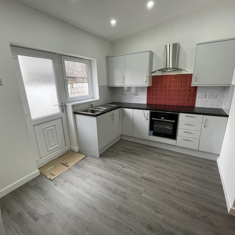 2 bedroom terraced house to rent - Photo 1