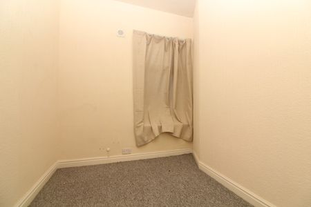 2 Bedroom Mid Terraced House - Photo 2
