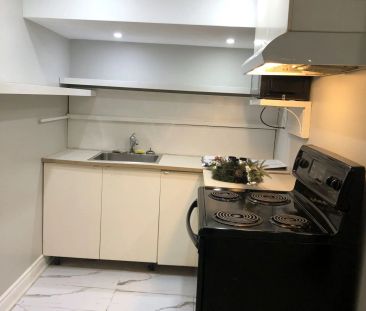 29 Woodcroft Crescent #Lower - Photo 2