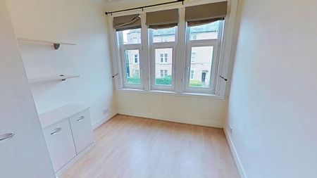 3 bedroom flat to rent - Photo 3