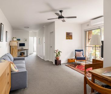 Attractive Security Apartment in Small Block Very Close to Shops an... - Photo 3