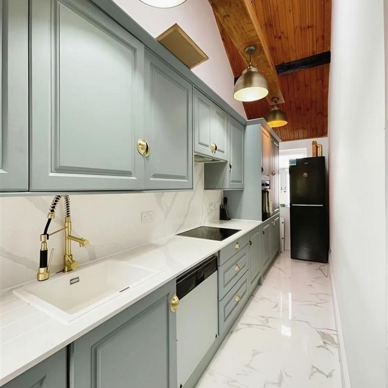 2 bedroom property to rent - Photo 1