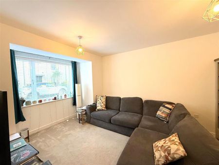 4 bedroom detached house to rent - Photo 2