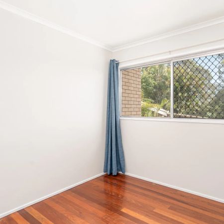 Large Beautiful Family Home - Located Near Everything! - Photo 3