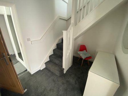 3 bedroom flat to rent - Photo 4