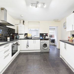 45, Doncaster, South Yorkshire, DN1 - Photo 2