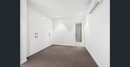 Beautiful Bright 2 Bedroom 2 Bathroom apartment! - Photo 3