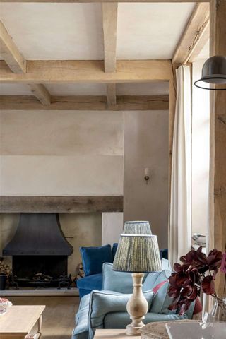 A stunning Grade II-listed barn conversion with beautifully imagined, high specification interiors, in the heart of an idyllic Cotswolds village - Photo 2