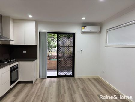 Modern 2-Bedroom Flat in Prime Location! - Photo 5