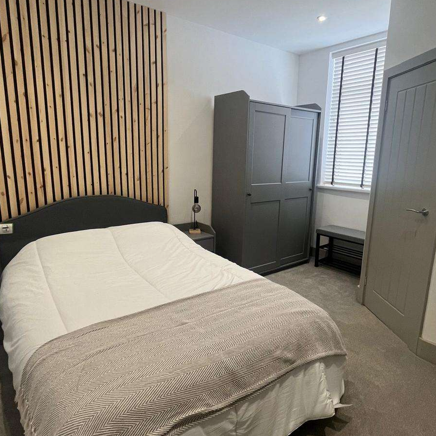Newly re-furbished property with en-suite rooms - Photo 1