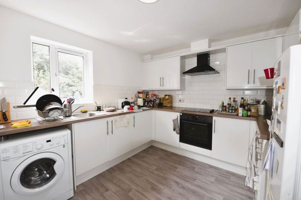 2 bedroom Flat in Flat 22, Leeds - Photo 1