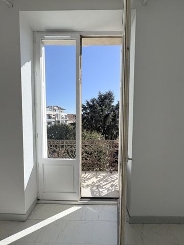 Location Appartement 2 pièces 46m² MONTROND LES BAINS 42210 - Photo 2