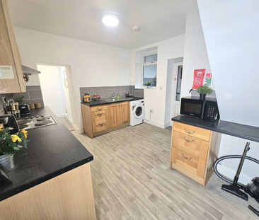 5 bedroom house of multiple occupation to rent - Photo 4