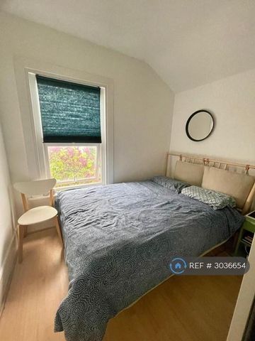2 bedroom semi-detached house to rent - Photo 4