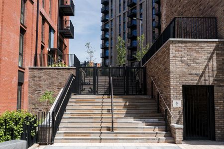 The Railings, Middlewood Locks - Photo 5