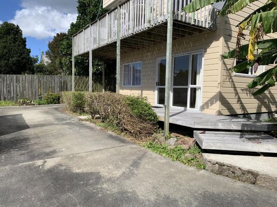 Sunny and conveniently located - Photo 1