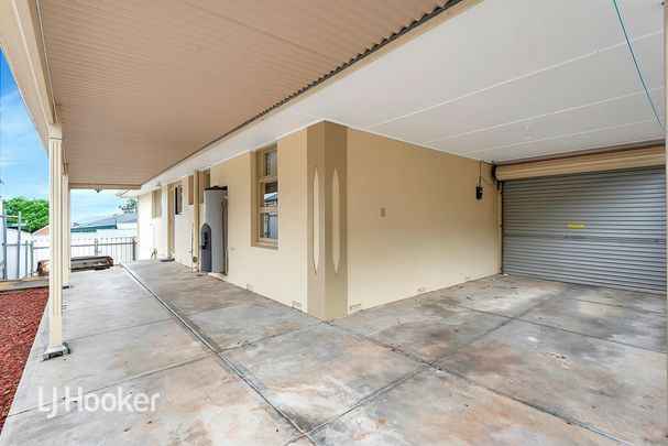 Light and Bright Family Home! - Photo 1