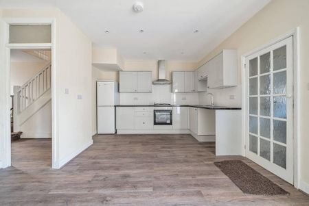 3 bedroom terraced house to rent - Photo 5