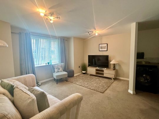 2 Bed Flat, Murray Avenue, LS10 - Photo 1