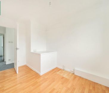 4 bedroom semi-detached house to rent - Photo 6