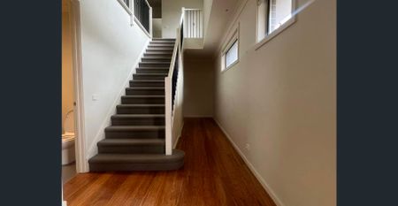 Beautiful 3 Bedrooms and 2 bathrooms townhouse - Photo 3