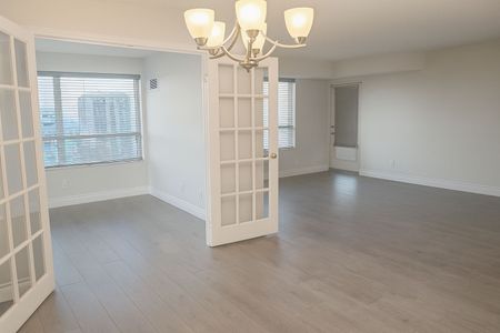 For Lease - 25 Kingsbridge Garden Circle Unit# 1525, Mississauga, Ontario - Photo 2