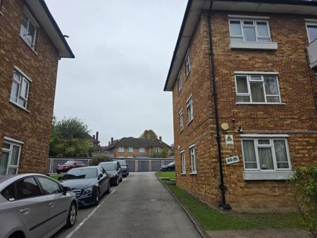 2 bedroom flat to rent - Photo 3